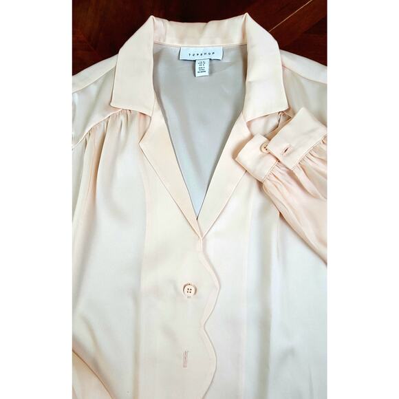 Topshop Satin Scallop Edge Blouse Button Up Long Sleeve Peach Women's Size 4 US - Picture 5 of 8